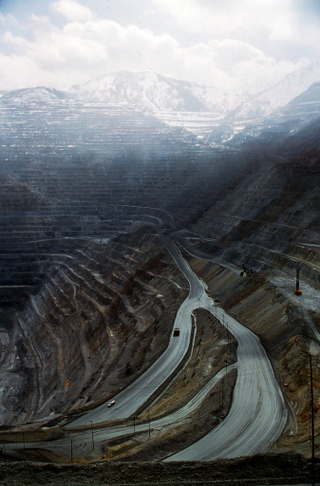 Illustration for article titled The Biggest Man-Made Hole on Earth